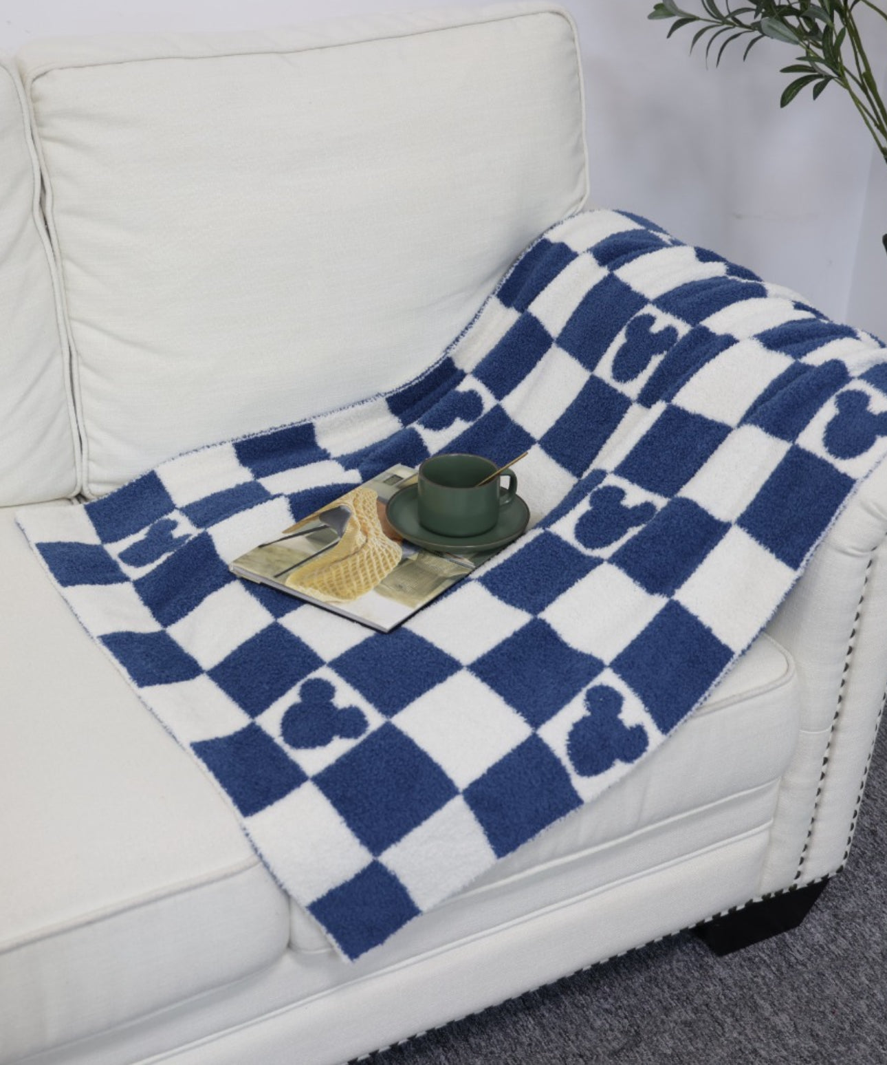 Mouse checkered knit blankets